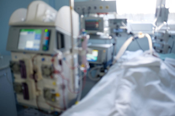Imagen borrosa de la sala de emergencias de cuidados intensivos con hemodiálisis
 - Foto, Imagen