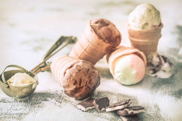 helado diferente en un cono
 - Foto, Imagen