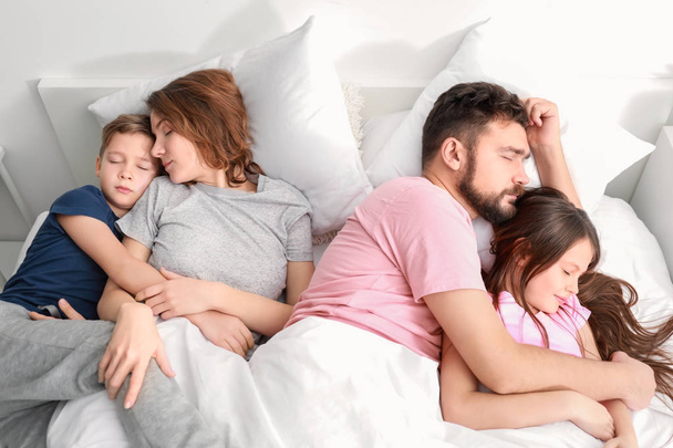 Parents and children sleeping in bed at home - Foto, Bild