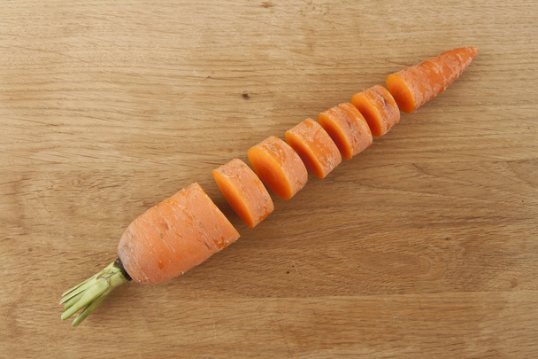 Морква на дерев'яному тлі
 - Фото, зображення