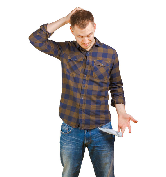 Hombre con una camisa a cuadros, sosteniendo su cabeza mostrando bolsillos vacíos, triste expresión de cara infeliz. Aislado sobre fondo blanco
 - Foto, Imagen
