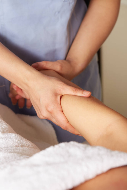 woman hand's massage in spa club - Fotografie, Obrázek