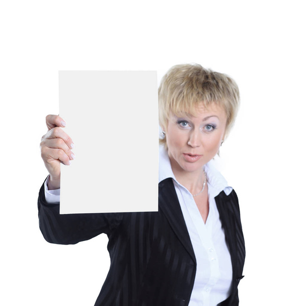 closeup. confident business woman showing blank sheet. - Valokuva, kuva