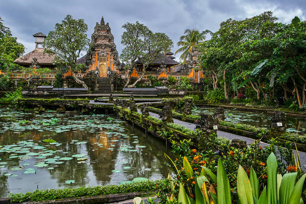 Pura Taman Kemuda Saraswati Temple in Ubud, Bali island, Indones - Foto, Imagen