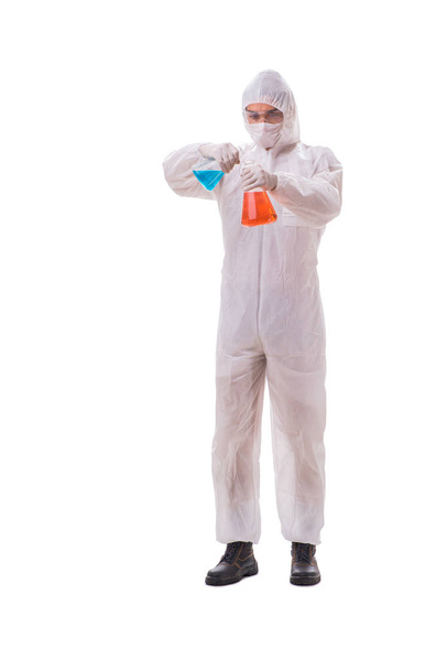 Χημικός που εργάζεται με δηλητηριώδεις ουσίες που απομονώνονται στη λευκή πλάτη - Φωτογραφία, εικόνα