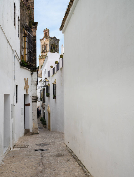 Straat in Arcos de la Frontera in de buurt van Cadiz Spanje - Foto, afbeelding