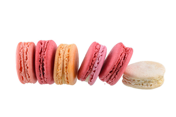 süße und farbenfrohe französische Makronen oder Macaron, Dessert isoliert - Foto, Bild
