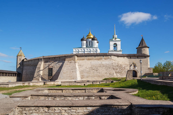 À l'intérieur du Kremlin Pskov
 - Photo, image