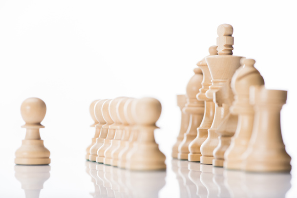 white chess figures on white reflecting surface  - 写真・画像