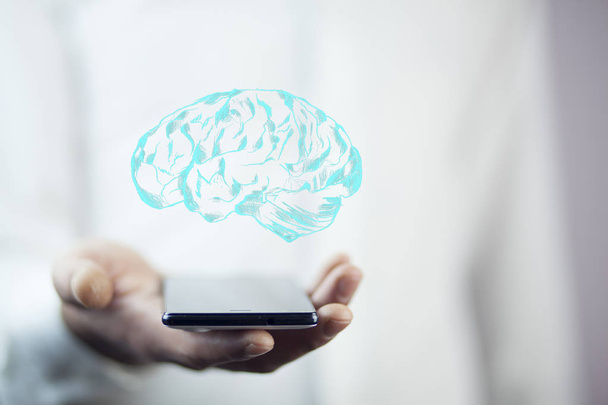 человек, держащий в руках телефон с иконкой мозга
  - Фото, изображение