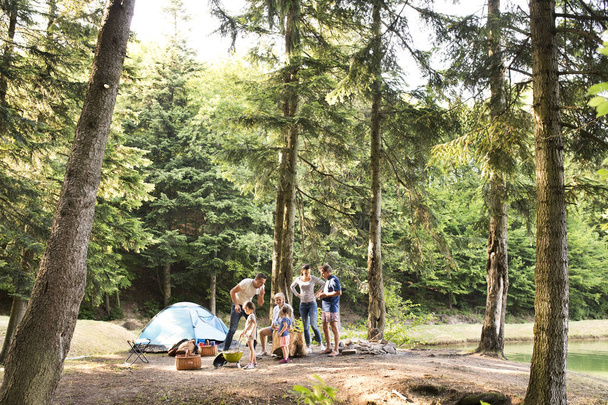 Beautiful family camping in forest. - Foto, immagini