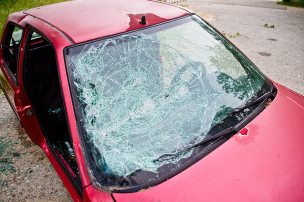samochód z szkła, zniszczone przez wypadek samochodowy - Zdjęcie, obraz