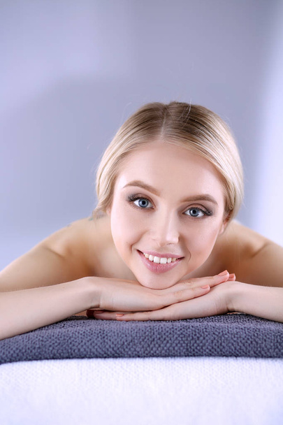 Young woman lying on a massage table,relaxing . Woman. Spa salon - Foto, afbeelding