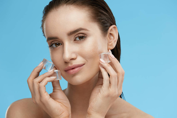 Face Skin Care. Woman Applying Ice Cubes - Φωτογραφία, εικόνα