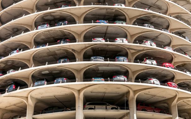 Chicago, Illinois, USA - April 13, 2012: View of Tower of the Marina City building complex with its spiral parking in Chicago. - Foto, immagini