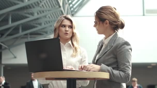 business meeting of two confident women. girl typing text on laptop - Footage, Video