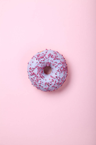 sweet glazed raspberry donut on pink background, close-up  - Foto, imagen