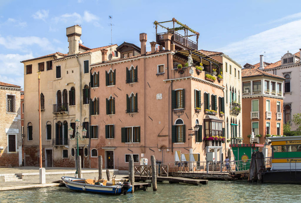 Palacios a lo largo del Gran Canal, Venecia, Italia
 - Foto, Imagen