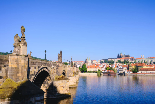 Praga, Boémia, República Checa. Hradcany é o Castelo de Praha com igrejas, capelas, salões e torres de todos os períodos de sua história
. - Foto, Imagem