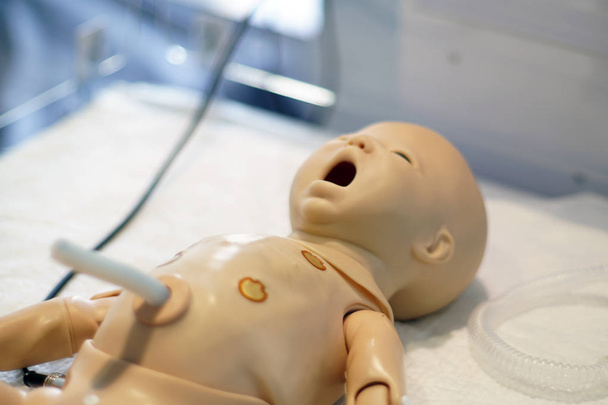 Модель симуляційної медицини новонародженої дитини для вивчення та лікування студентів або педіатрів-неонатологів Лікарі в інноваційному освітньому процесі
. - Фото, зображення