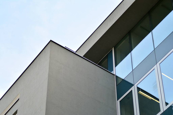 Arquitectura moderna, vidrio y acero. Diseño arquitectónico abstracto
.  - Foto, imagen