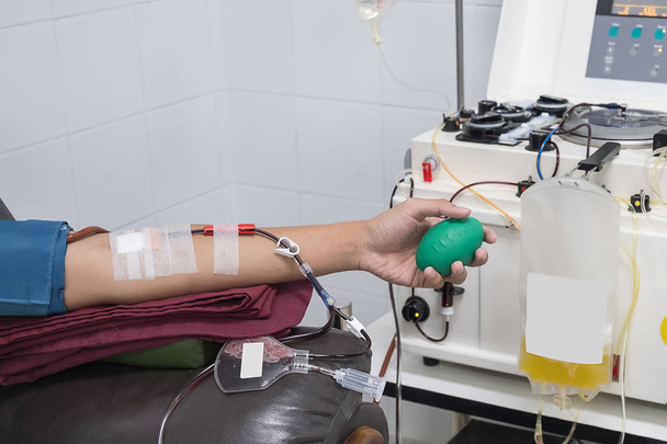 doação de mão e sangue
 - Foto, Imagem