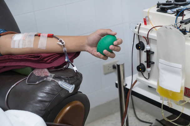 donazione di sangue e mano
 - Foto, immagini