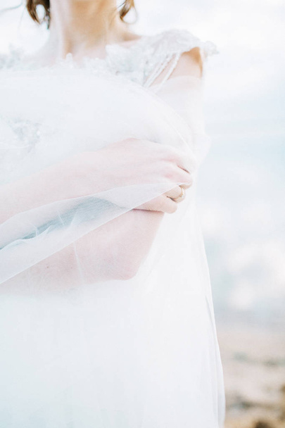 Young bride in wedding dress. Bridal fashion background. - Foto, immagini