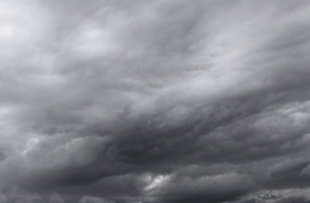 Nubes de tormenta gris - Foto, imagen