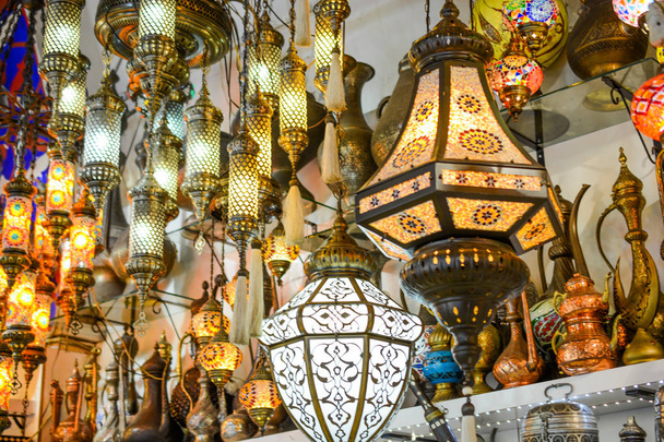 Mozaïek Ottomaanse lampen van Grand Bazaar in Istanbul - Foto, afbeelding
