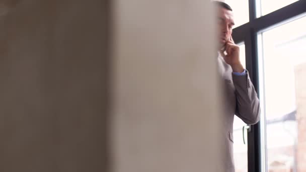 businessman calling on smartphone at office - Video