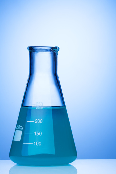 Laboratory flask with liquid - Foto, immagini