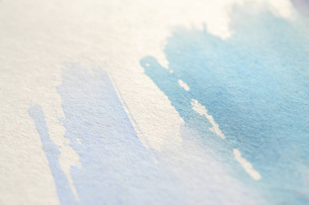 Abstraktní pozadí obrázku v podobě tří úderů akvarel provádí v chladné modrých a fialových tónech - Fotografie, Obrázek