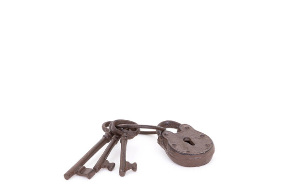 Antique keys on a ring - Fotografie, Obrázek