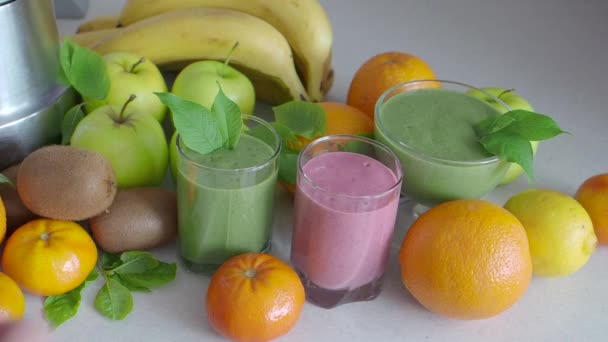 Smoothies and fruits on the kitchen table - Séquence, vidéo