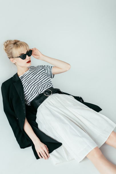 Fashionable blonde girl wearing black and white clothes - Foto, afbeelding