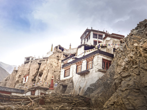 Monastère Lamayuru dans le district de Leh, Ladakh Inde
 - Photo, image