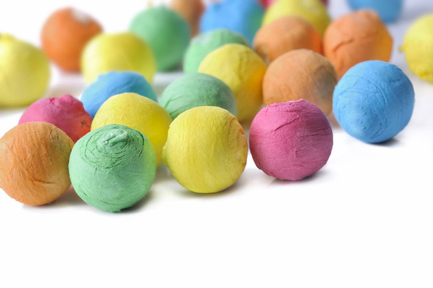 bolas de papel de colores para fiesta
  - Foto, Imagen