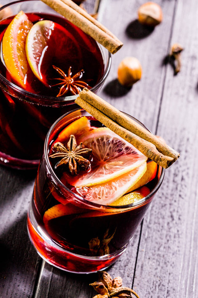 Christmas mulled wine in glasses - Фото, изображение