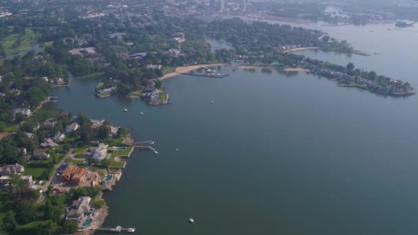 Vídeo aéreo del centro de Stamford y el puerto
 - Metraje, vídeo