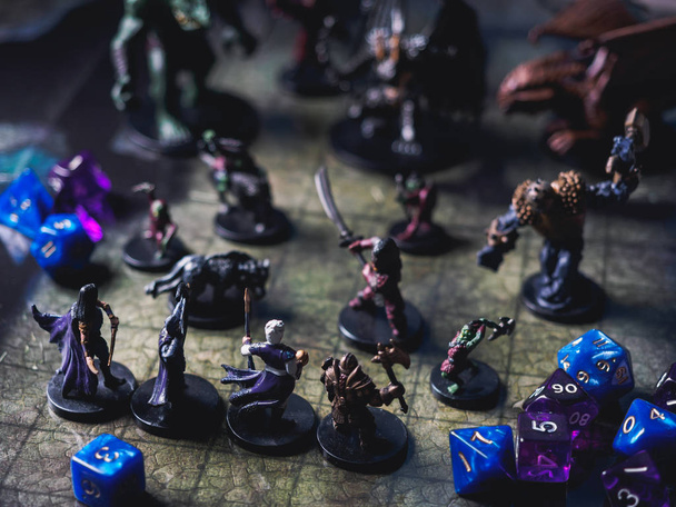 Szerepet játszanak a miniatúrák a sárkány társasjáték dungeons - Fotó, kép