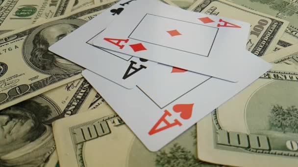 hrací karty padající dolarů na pozadí zpomalené střílení - Záběry, video