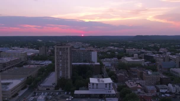 Letecké video z Newhavenu v centru města při západu slunce - Záběry, video