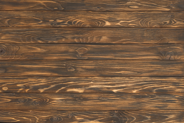 Tablones de madera pintados en fondo marrón
 - Foto, Imagen