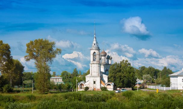River Vologda and church of the Presentation of the Lord was built in 1731-1735 years in Vologda, Russia - Fotoğraf, Görsel