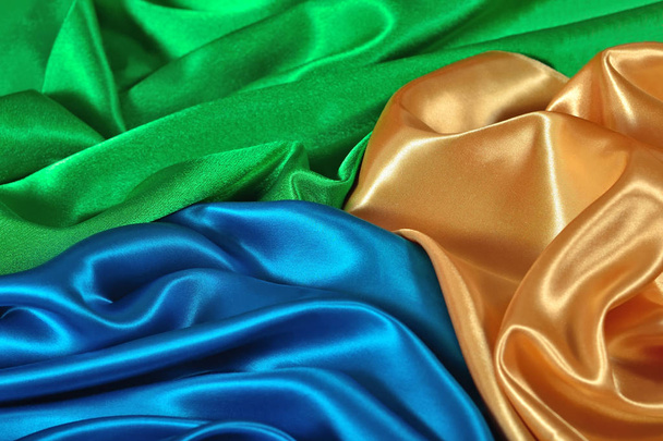 Natuurlijke gouden, blauw en groen satijn stof textuur - Foto, afbeelding