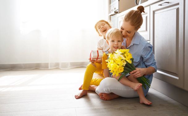 Happy mother's day! Children congratulates moms and gives her a  - Fotografie, Obrázek