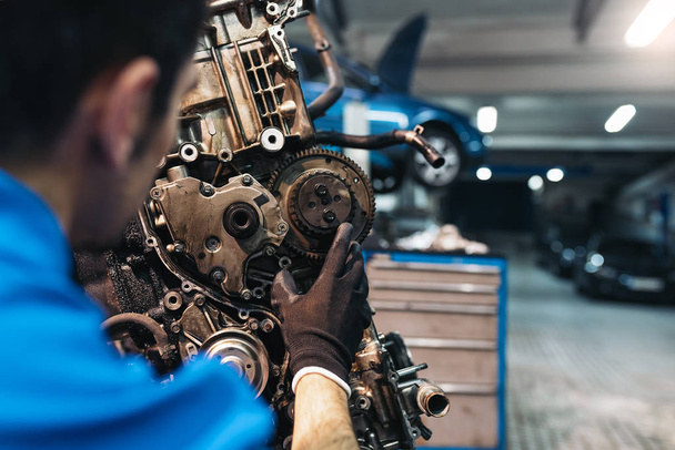 Professional Mechanic Repairing Car. - Фото, изображение