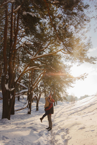 couple in love in the winter sunny forest - Fotoğraf, Görsel