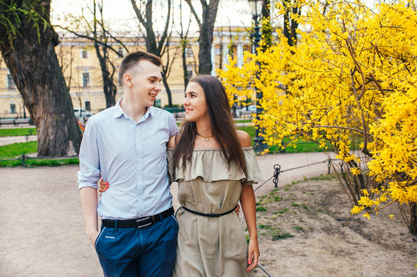 Romantic couple having a date on a spring day with beautiful blossoms in the background. Romantic date or traveling couple concept - Foto, afbeelding